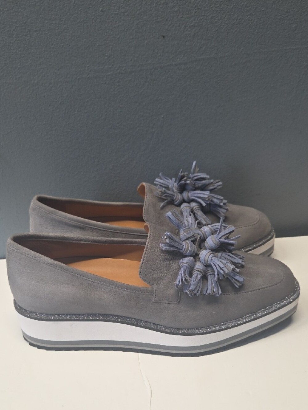 Johnston & Murphy Gray Suede Tassel Platform Loafers Size 8.5 - Picture 3 of 8